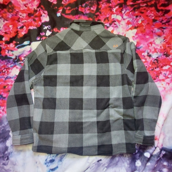 Realtree Lined Plaid Button Up Shirt - Picture 4 of 9